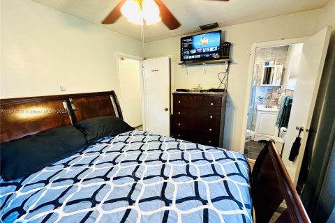 House in Miami Gardens, Florida 3 bedrooms, 144.93 sq.m. № 1841230 - photo 26