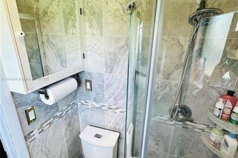 House in Miami Gardens, Florida 3 bedrooms, 144.93 sq.m. № 1841230 - photo 28