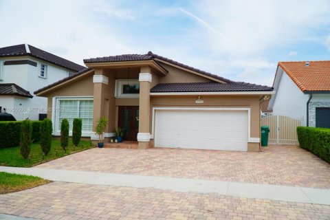 Casa en Miami Lakes, Florida 4 dormitorios, 206.43 m2 № 2020402