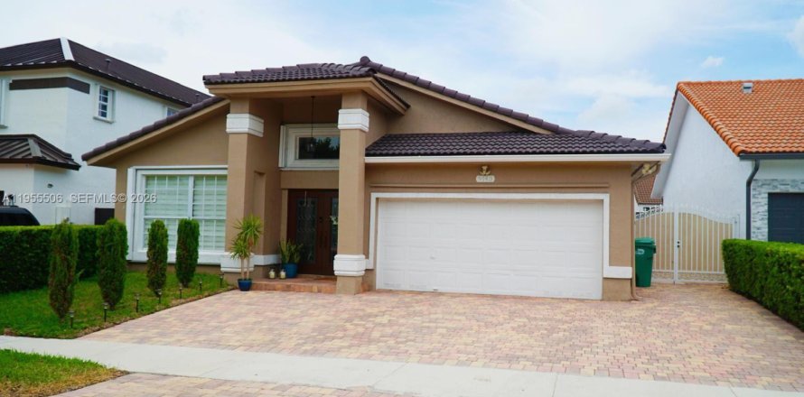 Casa en Miami Lakes, Florida 4 dormitorios, 206.43 m2 № 2020402