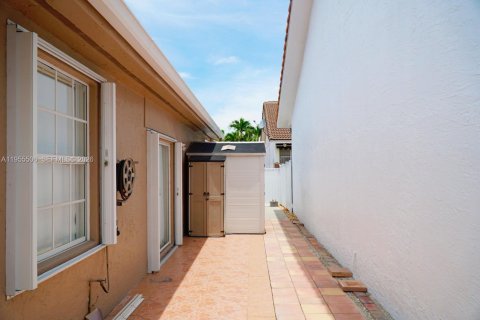 Casa en alquiler en Miami Lakes, Florida, 4 dormitorios, 206.43 m2 № 2020402 - foto 30