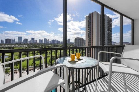 Condominio en Aventura, Florida, 2 dormitorios  № 2037720