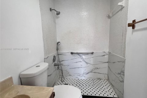 Apartment in Miami, Florida 2 bedrooms, 285.4 sq.m. № 1973073 - photo 8