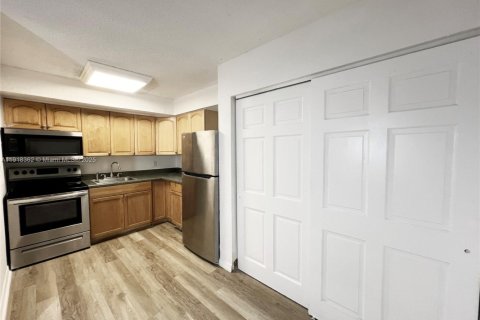 Снять в аренду квартиру в Майами, Флорида 2 спальни, 285.4м2, № 1973073 - фото 1