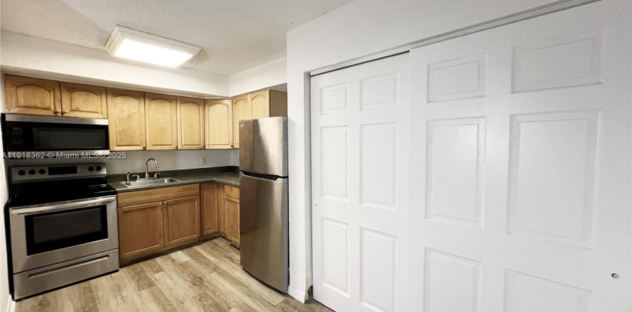 Квартира в Майами, Флорида 2 спальни, 285.4м2 № 1973073