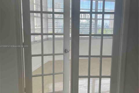 Снять в аренду кондоминиум в Майами, Флорида 2 спальни, 91.97м2, № 1950584 - фото 8