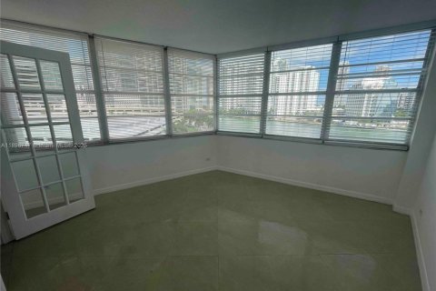 Снять в аренду кондоминиум в Майами, Флорида 2 спальни, 91.97м2, № 1950584 - фото 9