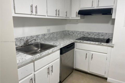 Снять в аренду кондоминиум в Майами, Флорида 2 спальни, 91.97м2, № 1950584 - фото 5