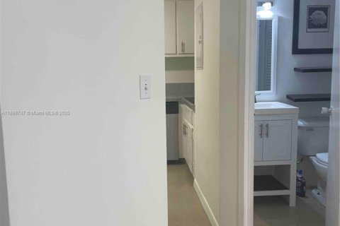 Снять в аренду кондоминиум в Майами, Флорида 2 спальни, 91.97м2, № 1950584 - фото 13