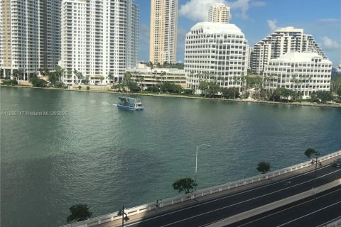 Снять в аренду кондоминиум в Майами, Флорида 2 спальни, 91.97м2, № 1950584 - фото 1