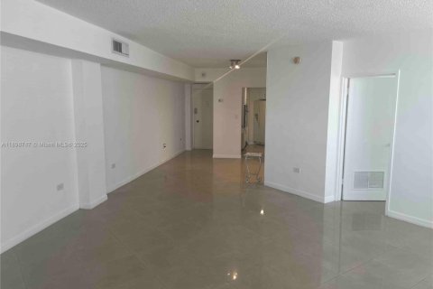 Снять в аренду кондоминиум в Майами, Флорида 2 спальни, 91.97м2, № 1950584 - фото 10