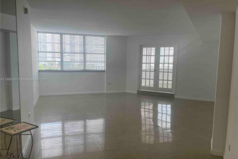 Снять в аренду кондоминиум в Майами, Флорида 2 спальни, 91.97м2, № 1950584 - фото 12