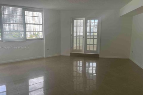 Снять в аренду кондоминиум в Майами, Флорида 2 спальни, 91.97м2, № 1950584 - фото 7