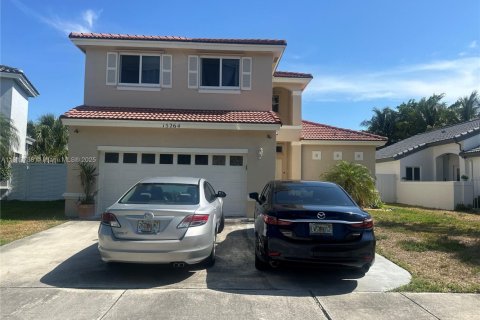 Casa en venta en Miramar, Florida, 3 dormitorios, 186.27 m2 № 1969031 - foto 2