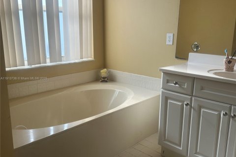 Casa en venta en Miramar, Florida, 3 dormitorios, 186.27 m2 № 1969031 - foto 11