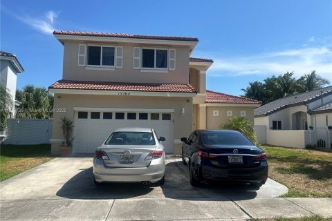 Casa en venta en Miramar, Florida, 3 dormitorios, 186.27 m2 № 1969031 - foto 1