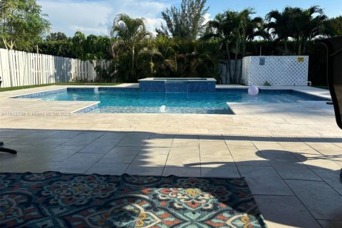 Casa en venta en Miramar, Florida, 3 dormitorios, 186.27 m2 № 1969031 - foto 14
