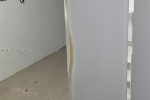 House in Miami, Florida 3 bedrooms, 130.81 sq.m. № 2001745 - photo 12