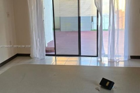 House in Miami, Florida 3 bedrooms, 130.81 sq.m. № 2001745 - photo 6