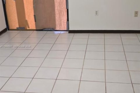 House in Miami, Florida 3 bedrooms, 130.81 sq.m. № 2001745 - photo 10