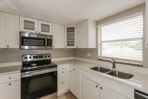 Villa ou maison à louer à Tampa, Floride: 3 chambres, 137.96 m2 № 2117092 - photo 8