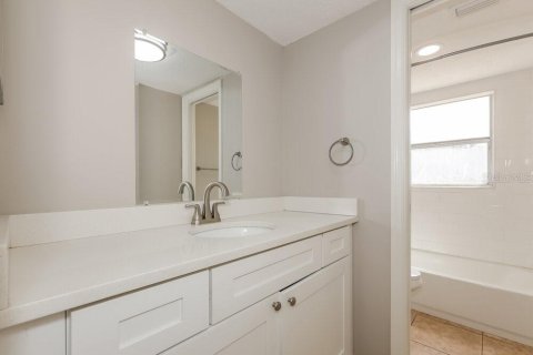 Villa ou maison à louer à Tampa, Floride: 3 chambres, 137.96 m2 № 2117092 - photo 14