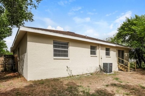 Villa ou maison à louer à Tampa, Floride: 3 chambres, 137.96 m2 № 2117092 - photo 15