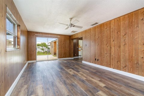 House in Cape Coral, Florida 3 bedrooms, 133.69 sq.m. № 1811008 - photo 14
