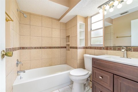 House in Cape Coral, Florida 3 bedrooms, 133.69 sq.m. № 1811008 - photo 19