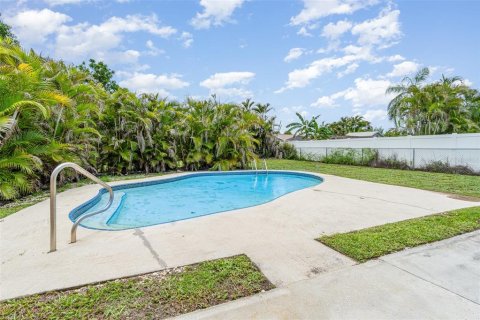 House in Cape Coral, Florida 3 bedrooms, 133.69 sq.m. № 1811008 - photo 27
