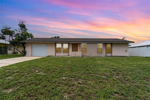 House in Cape Coral, Florida 3 bedrooms, 133.69 sq.m. № 1811008 - photo 1