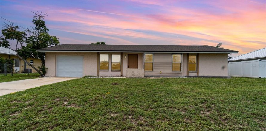 House in Cape Coral, Florida 3 bedrooms, 133.69 sq.m. № 1811008