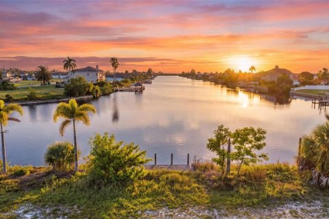 Terrain à Cape Coral, Floride № 2383501