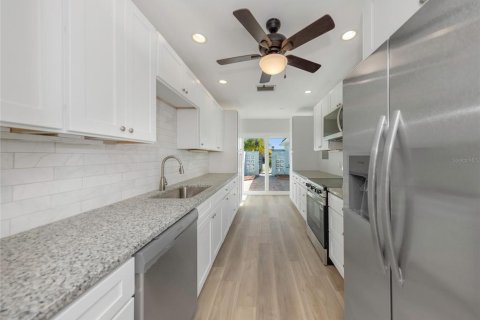 Condominio en venta en Saint Petersburg, Florida, 2 dormitorios, 130.06 m2 № 2210516 - foto 9
