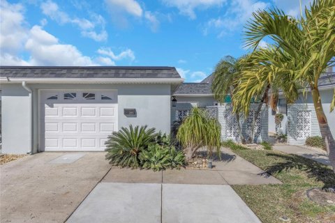 Condominio en venta en Saint Petersburg, Florida, 2 dormitorios, 130.06 m2 № 2210516 - foto 2