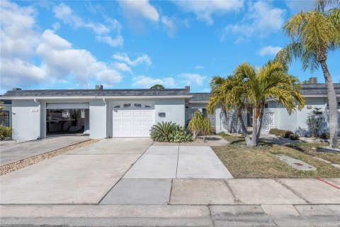Condominio en Saint Petersburg, Florida, 2 dormitorios № 2210516
