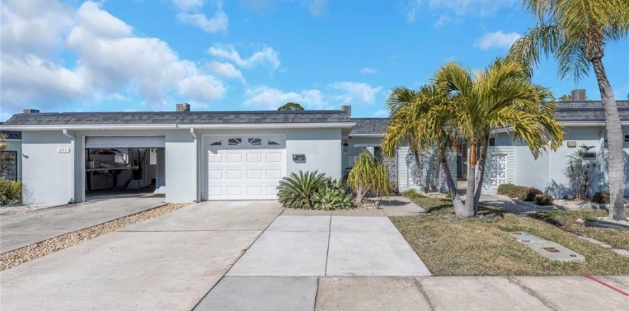 Condominio en Saint Petersburg, Florida, 2 dormitorios № 2210516