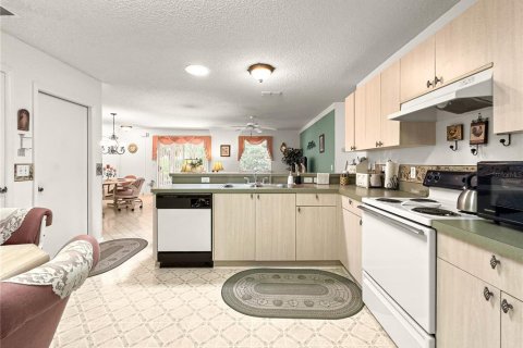 House in The Villages, Florida 2 bedrooms, 104.14 sq.m. № 1757235 - photo 14