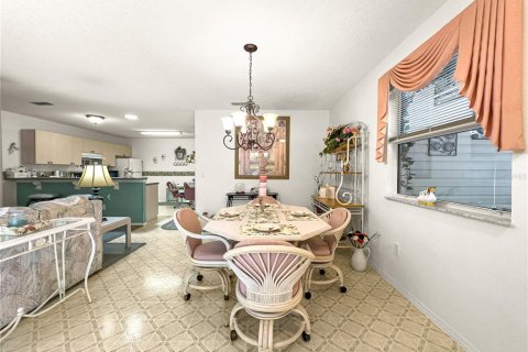 House in The Villages, Florida 2 bedrooms, 104.14 sq.m. № 1757235 - photo 8