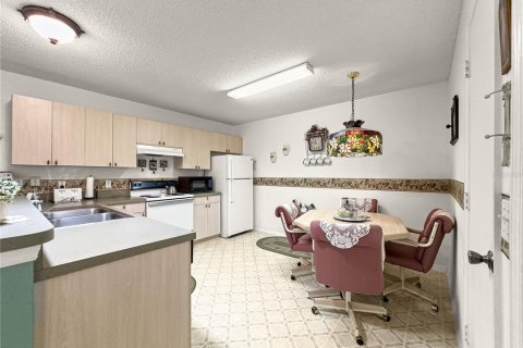 House in The Villages, Florida 2 bedrooms, 104.14 sq.m. № 1757235 - photo 13