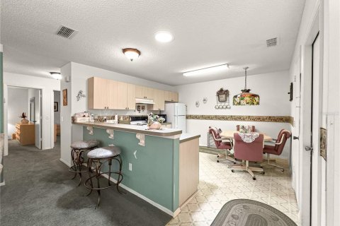 House in The Villages, Florida 2 bedrooms, 104.14 sq.m. № 1757235 - photo 12