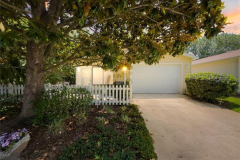 House in The Villages, Florida 2 bedrooms, 104.14 sq.m. № 1757235 - photo 2