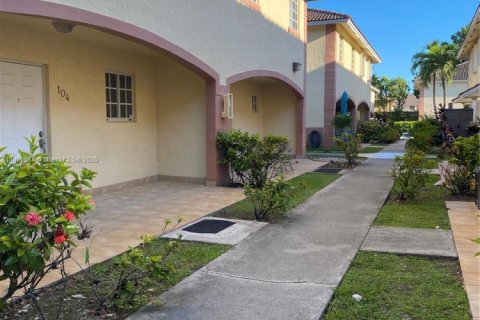 Touwnhouse à louer à Hialeah, Floride: 3 chambres, 109.62 m2 № 1923800 - photo 1
