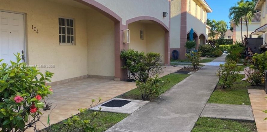 Adosado en Hialeah, Florida 3 dormitorios, 109.62 m2 № 1923800