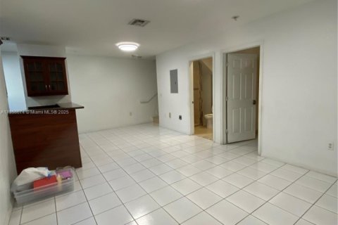 Touwnhouse à louer à Hialeah, Floride: 3 chambres, 109.62 m2 № 1923800 - photo 7