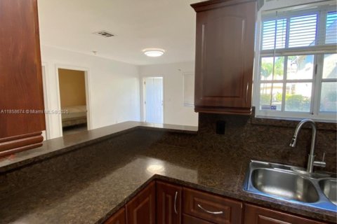 Adosado en alquiler en Hialeah, Florida, 3 dormitorios, 109.62 m2 № 1923800 - foto 5