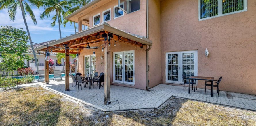 Casa en Lauderdale-by-the-Sea, Florida 5 dormitorios, 275.83 m2 № 1160719
