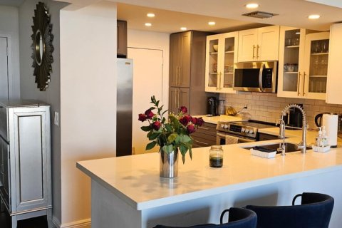 Copropriété à louer à North Miami Beach, Floride: 2 chambres, 105.26 m2 № 1033769 - photo 1