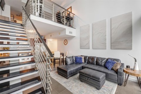 Condominio en Miami, Florida, 1 dormitorio  № 2063042