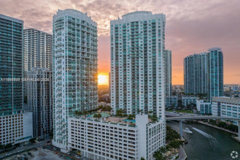 Condominio en venta en Miami, Florida, 1 dormitorio, 98.1 m2 № 2063042 - foto 16